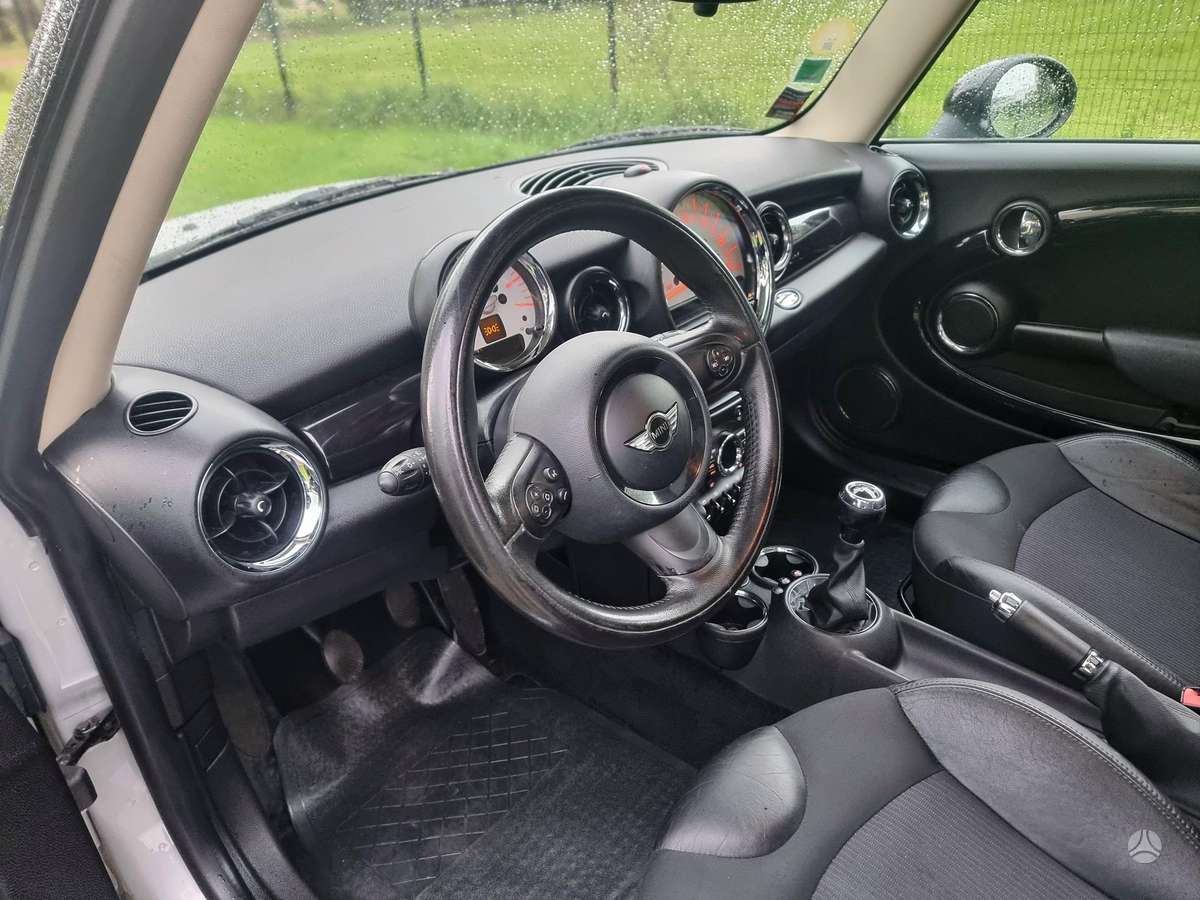 Mini Cooper 2011 — photo 12