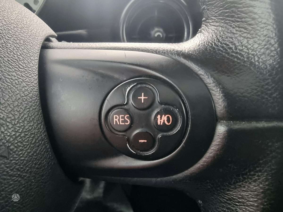 Mini Cooper 2011 — photo 16