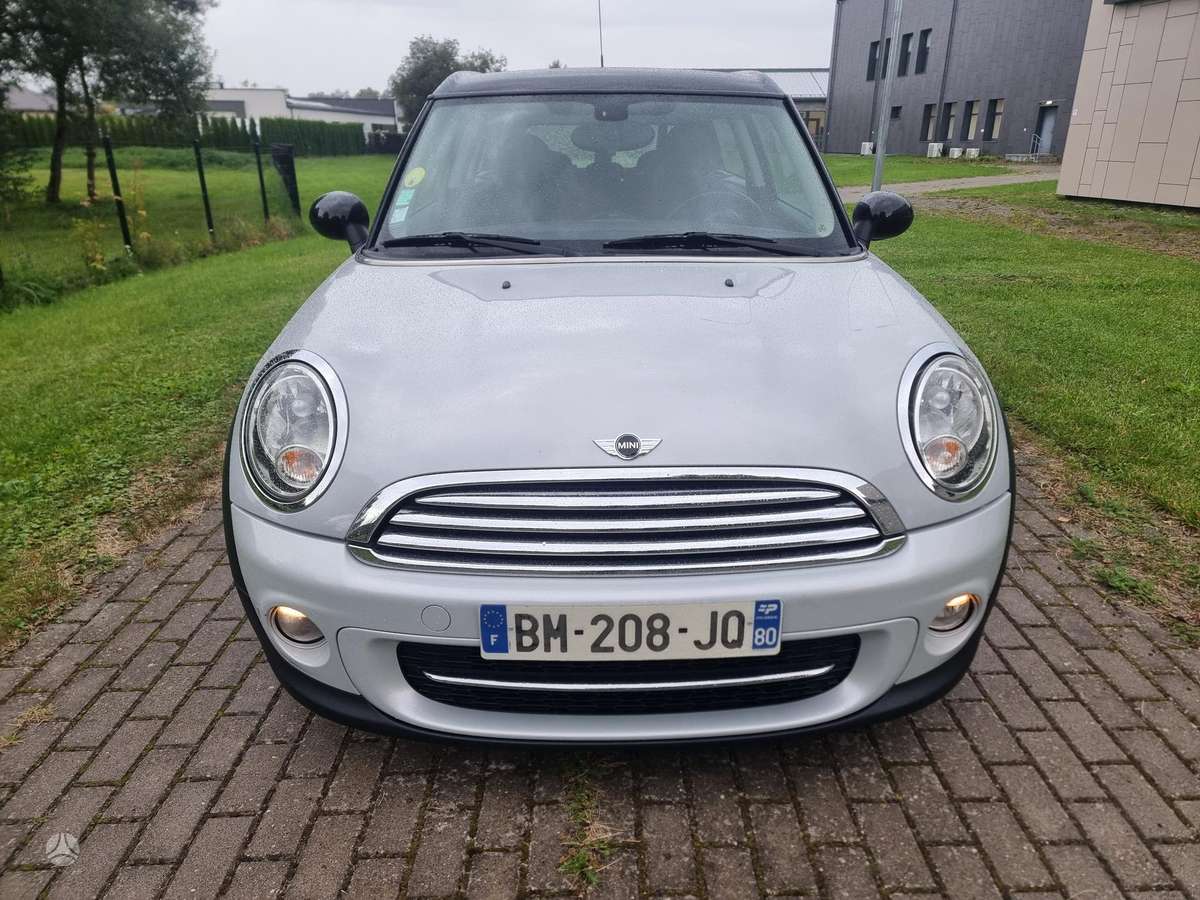 Mini Cooper 2011 — rear view