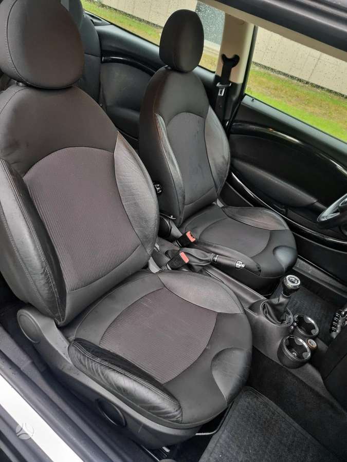 Mini Cooper 2011 — photo 24