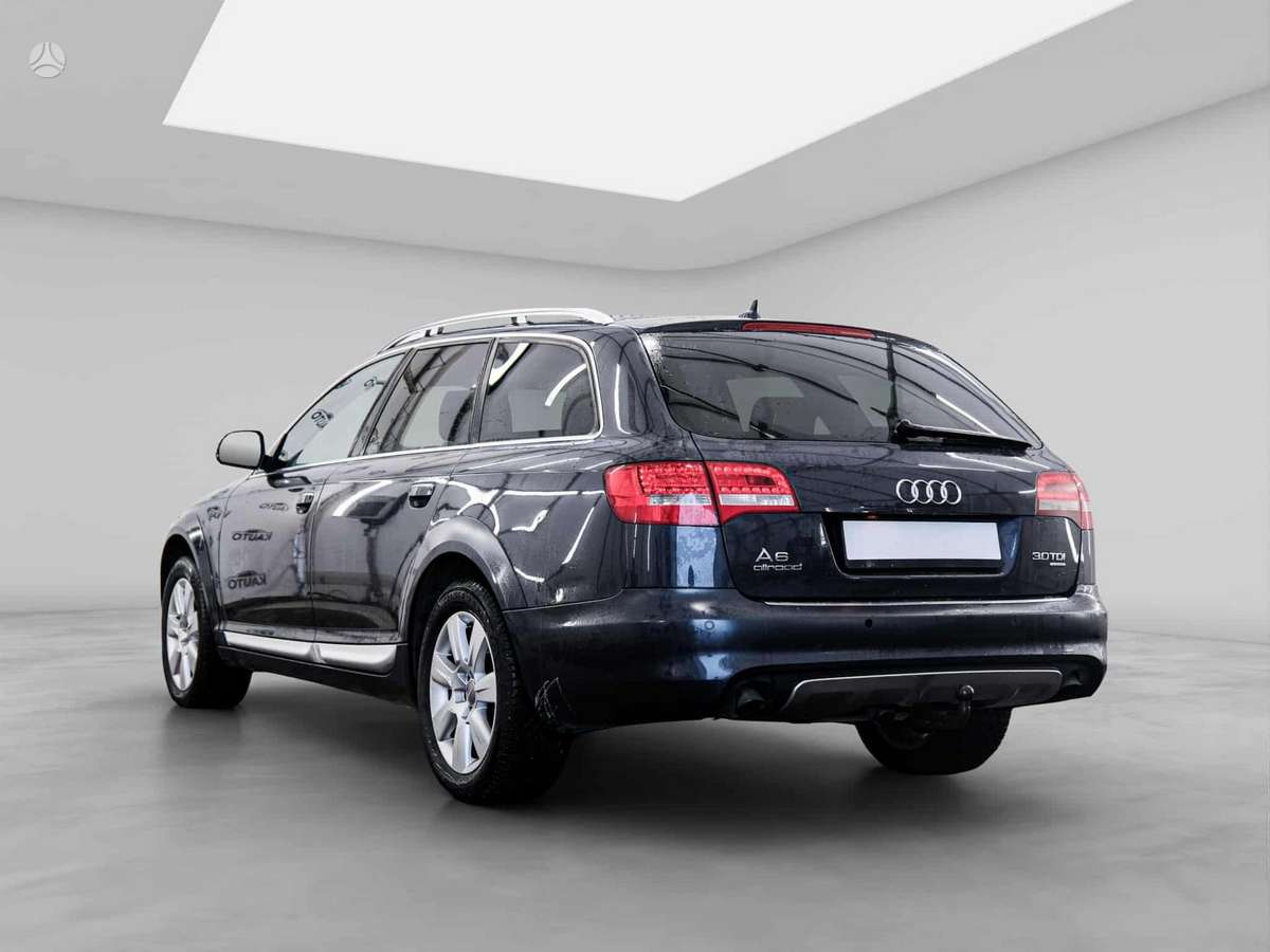 Audi A6 2010 — вигляд ззаду