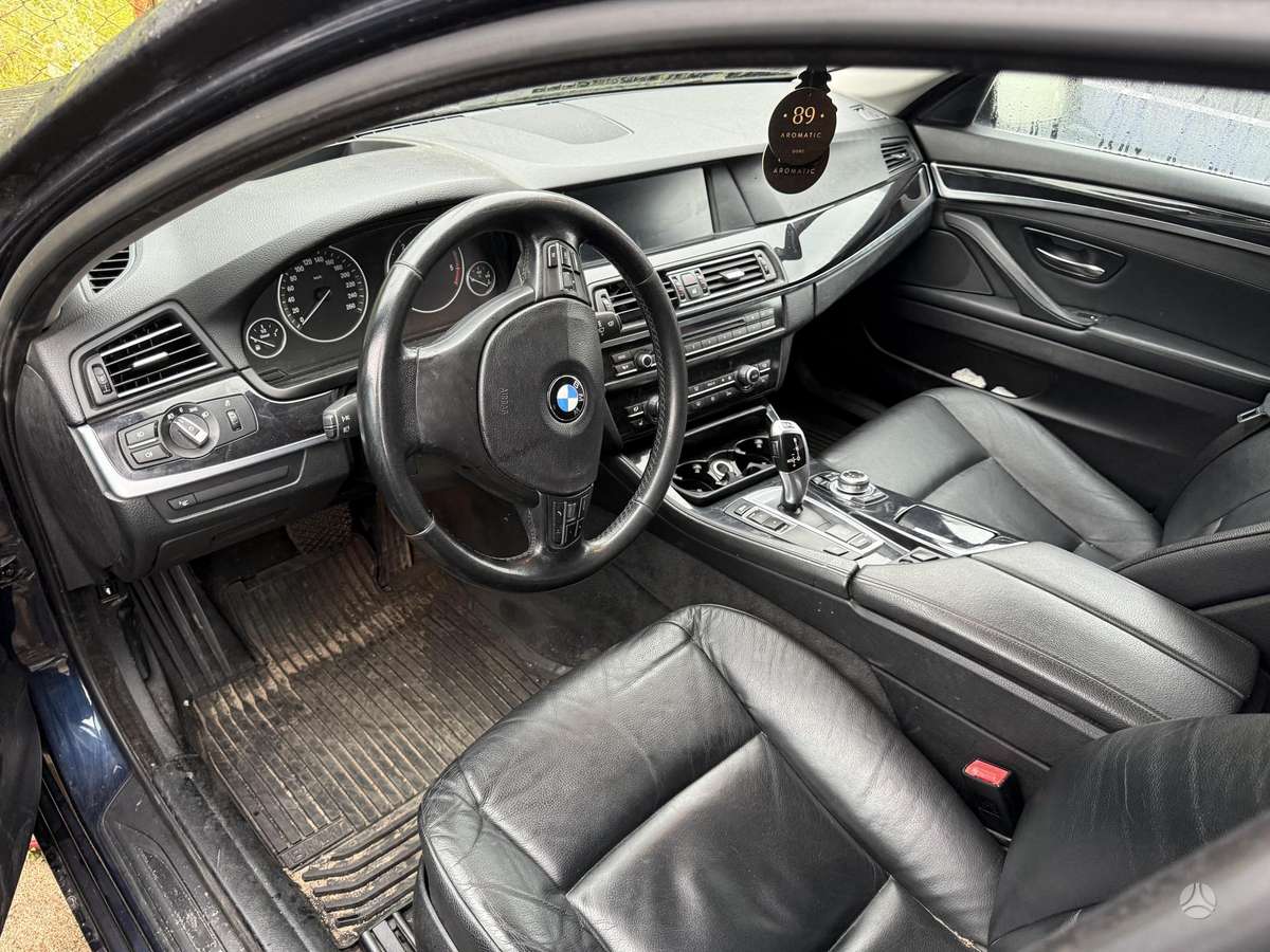 BMW 530 2010 — двигун 2993 cm³, 245 HP (180kW)