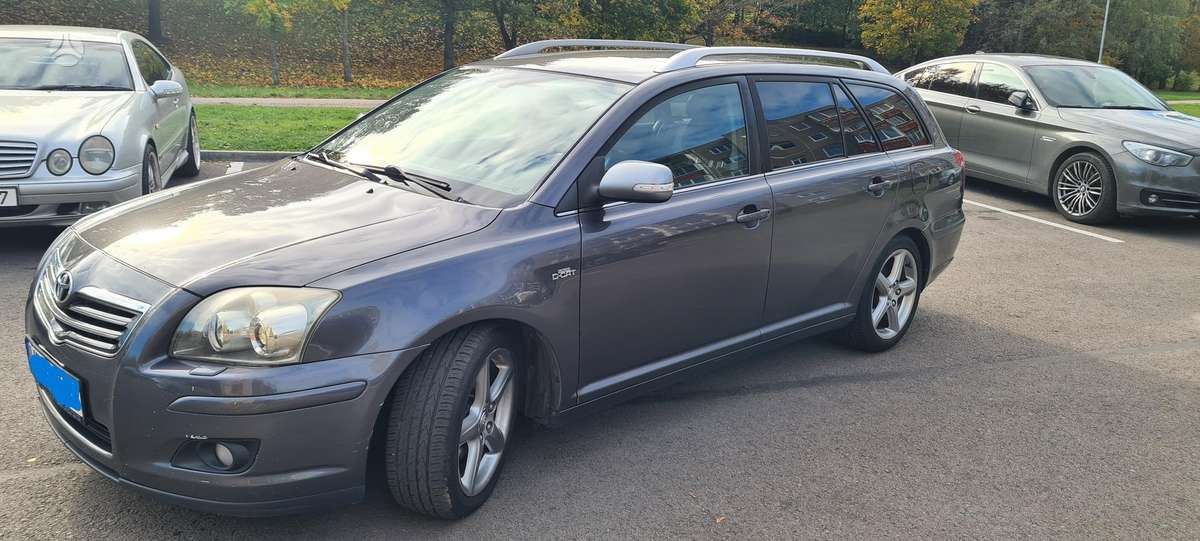 Toyota Avensis 2006 — rear view