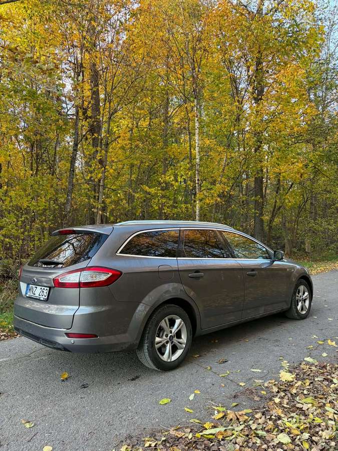 Ford Mondeo 2012 — interior