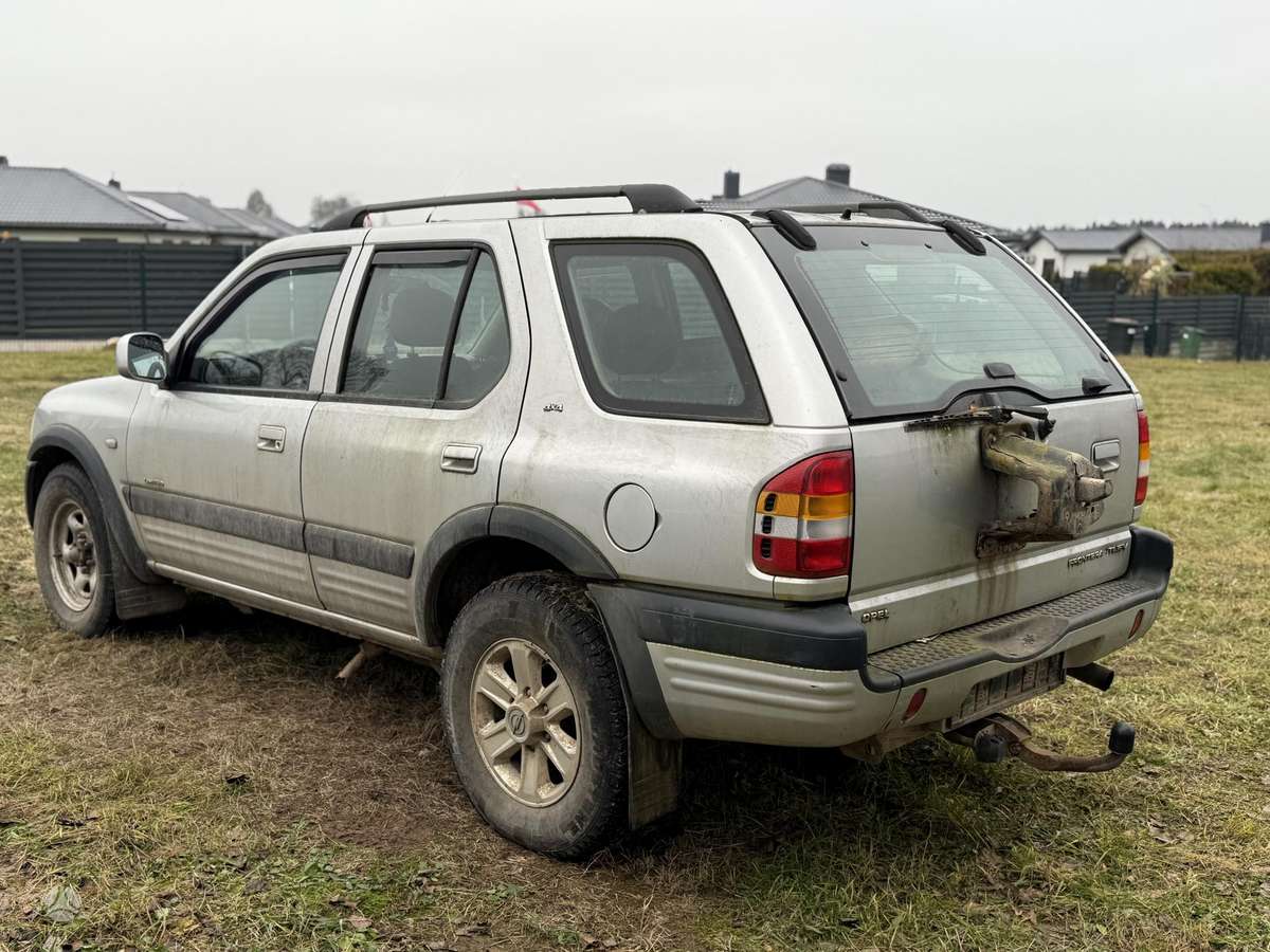 Opel Frontera 2004 — салон