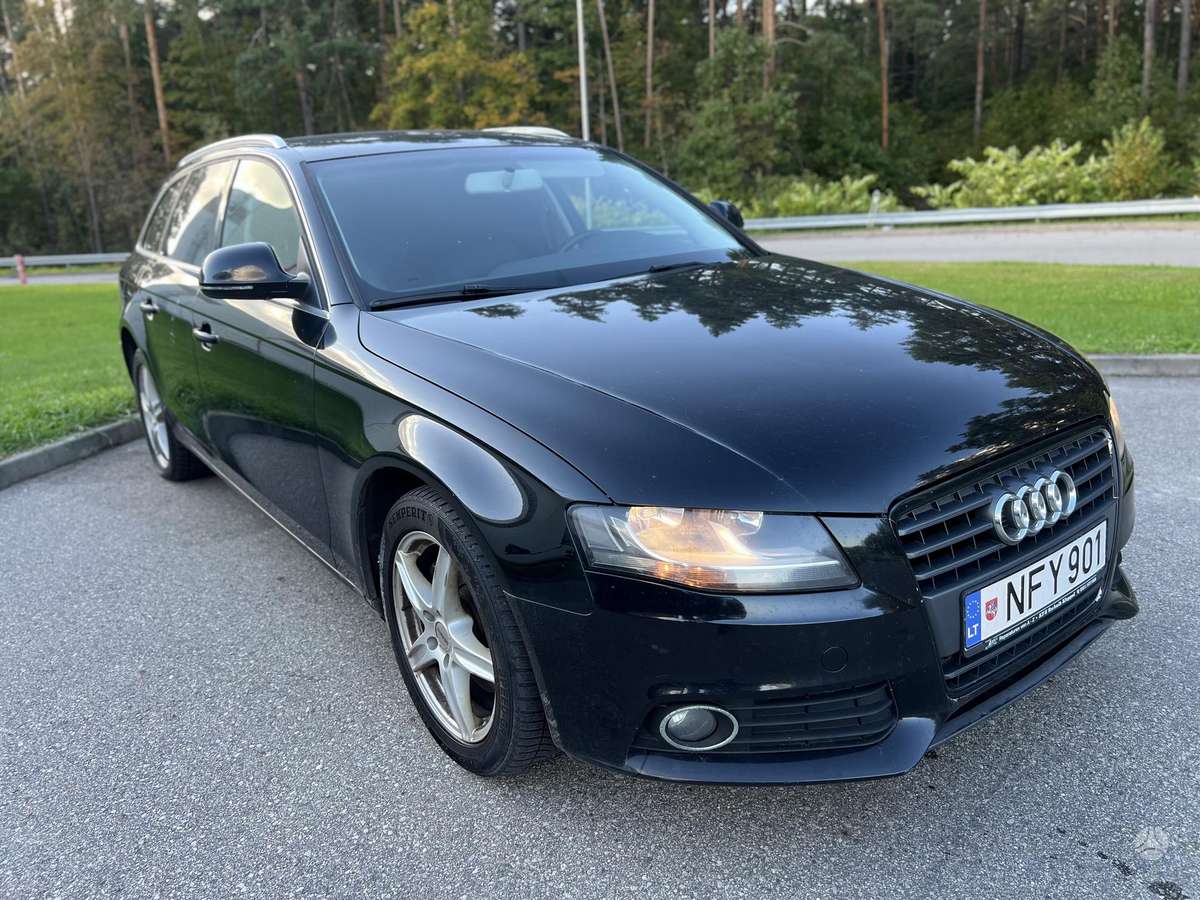 Audi A4 2008 — салон