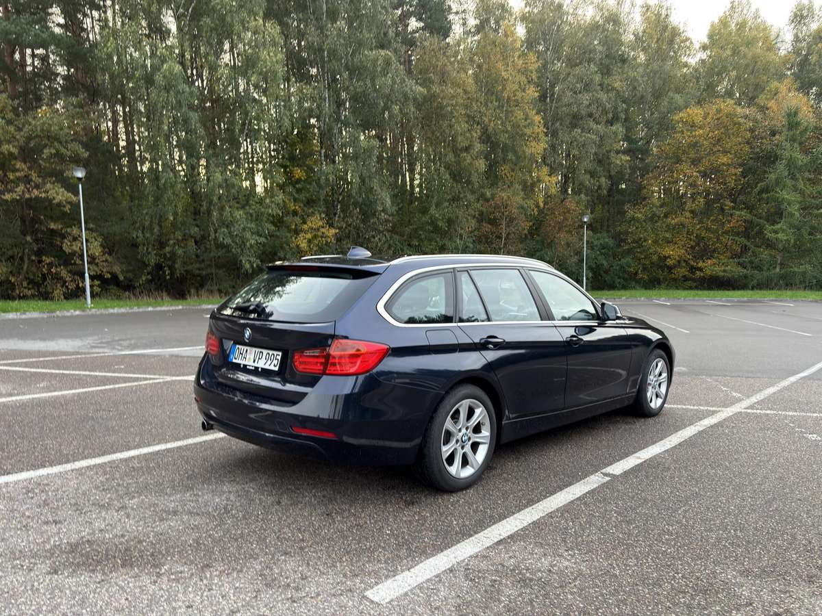 BMW 320 2014 — interior