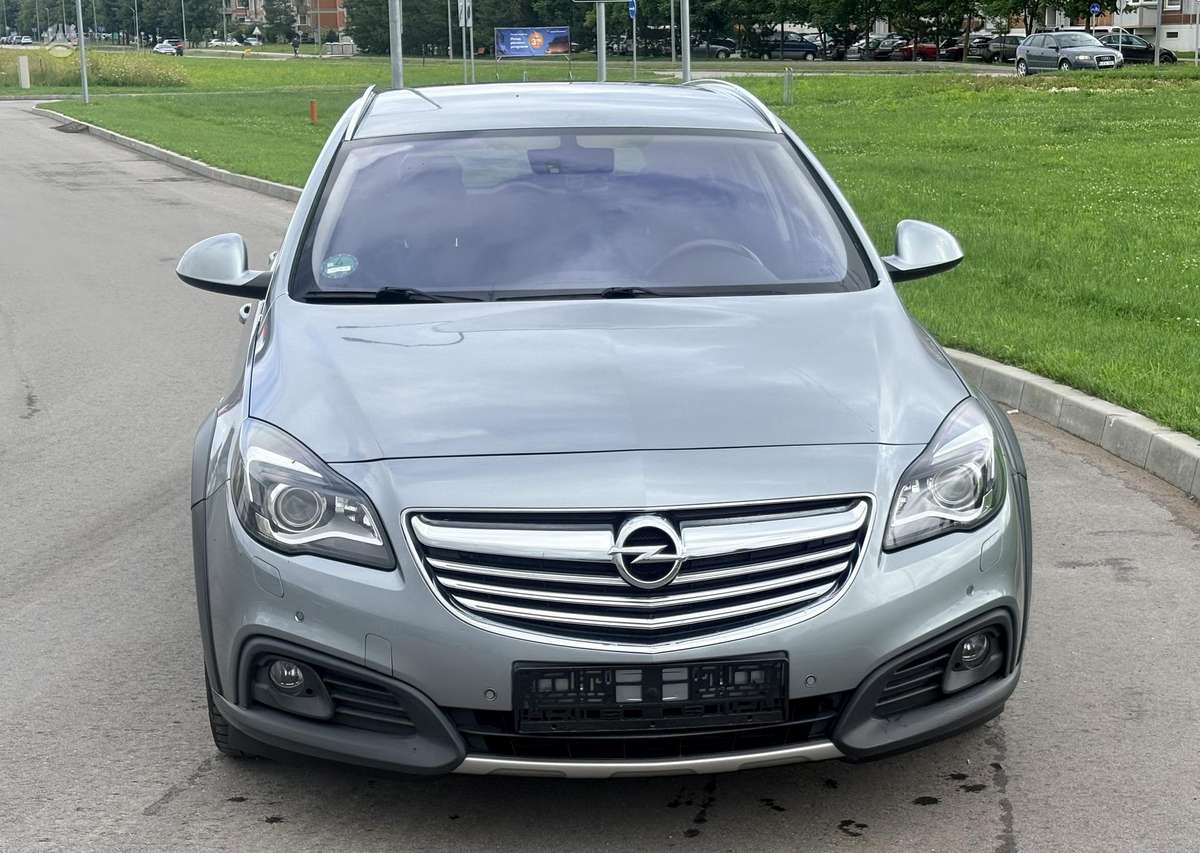 Opel Insignia 2013 — вигляд ззаду
