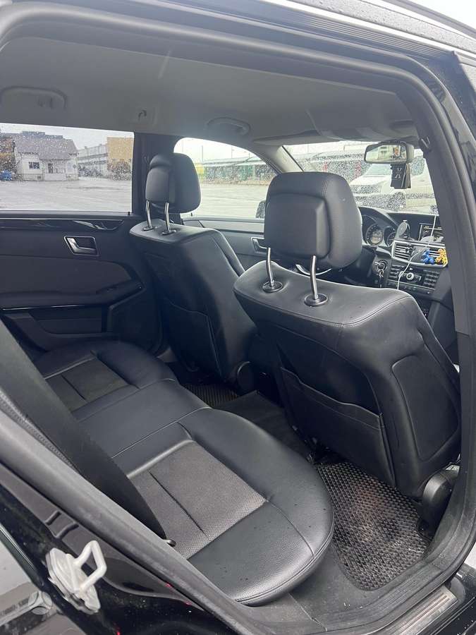Mercedes-Benz E200 2012 — photo 11