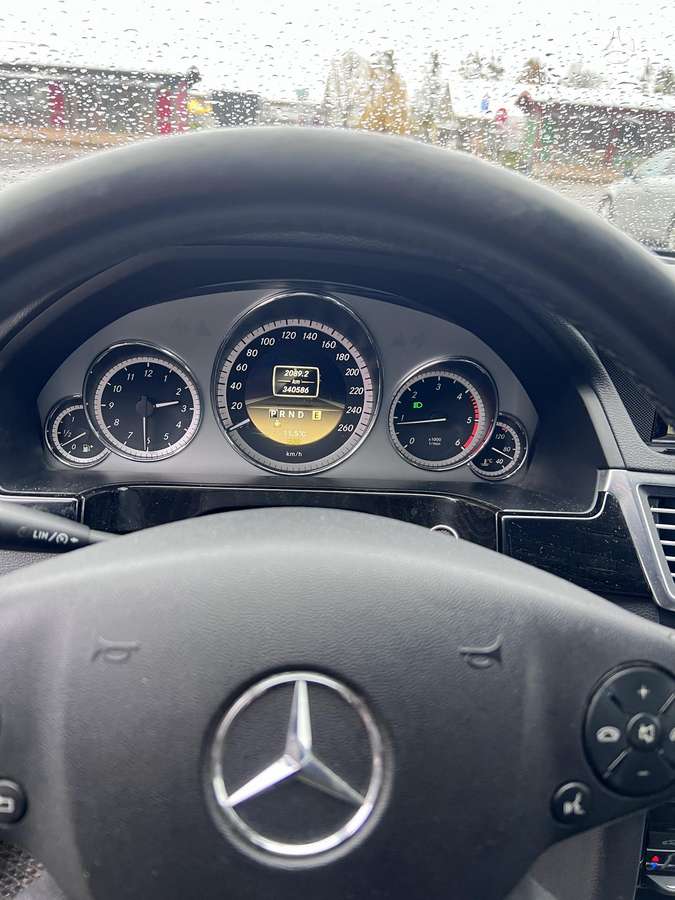 Mercedes-Benz E200 2012 — photo 15
