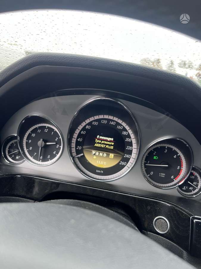 Mercedes-Benz E200 2012 — photo 16