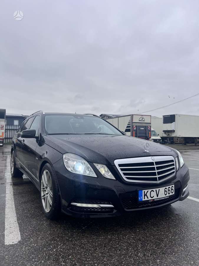 Mercedes-Benz E200 2012 — rear view