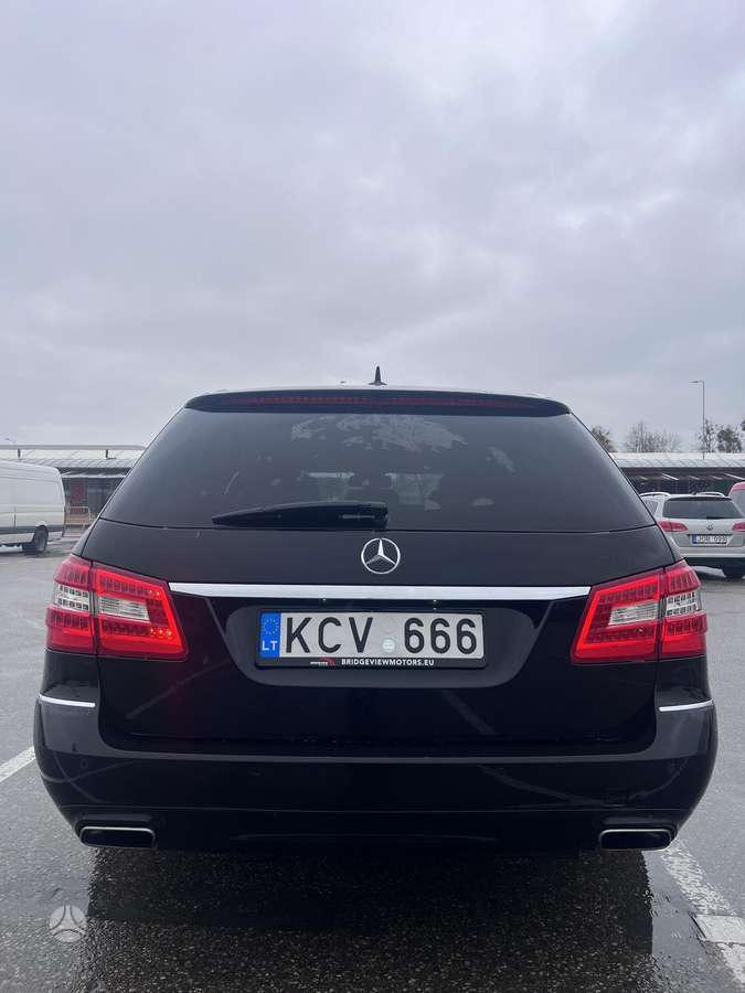Mercedes-Benz E200 2012 — photo 6