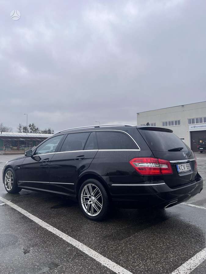 Mercedes-Benz E200 2012 — photo 8