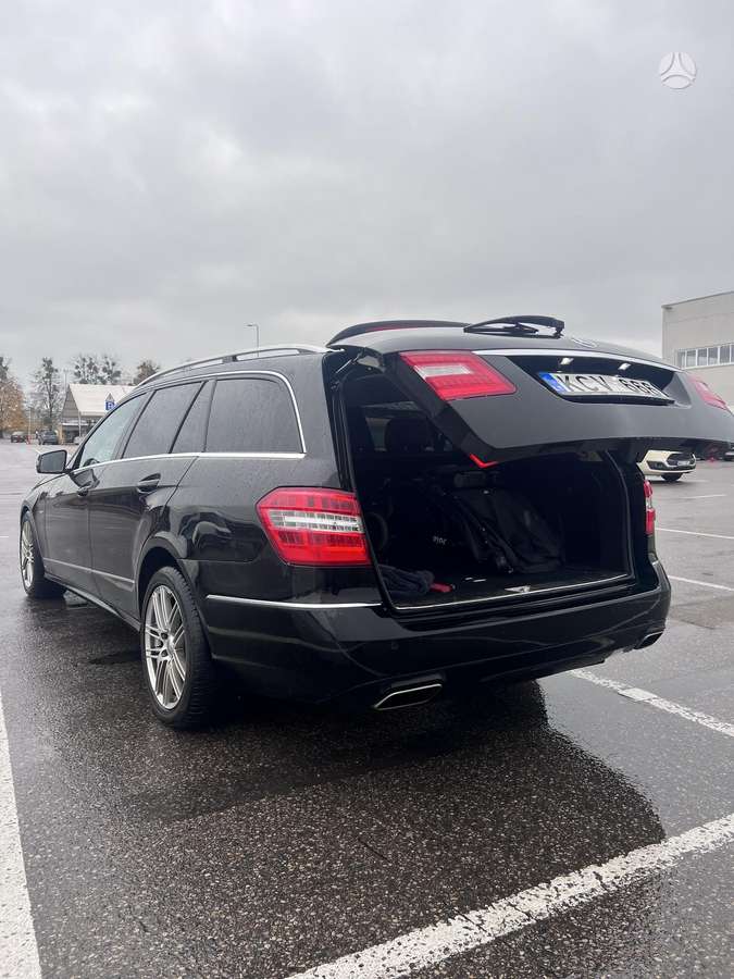 Mercedes-Benz E200 2012 — photo 9