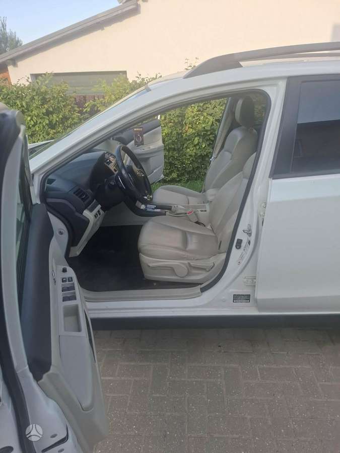Subaru XV 2014 — rear view