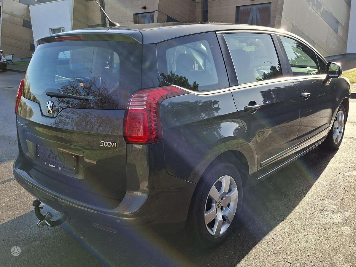 Peugeot 5008 2013 — салон