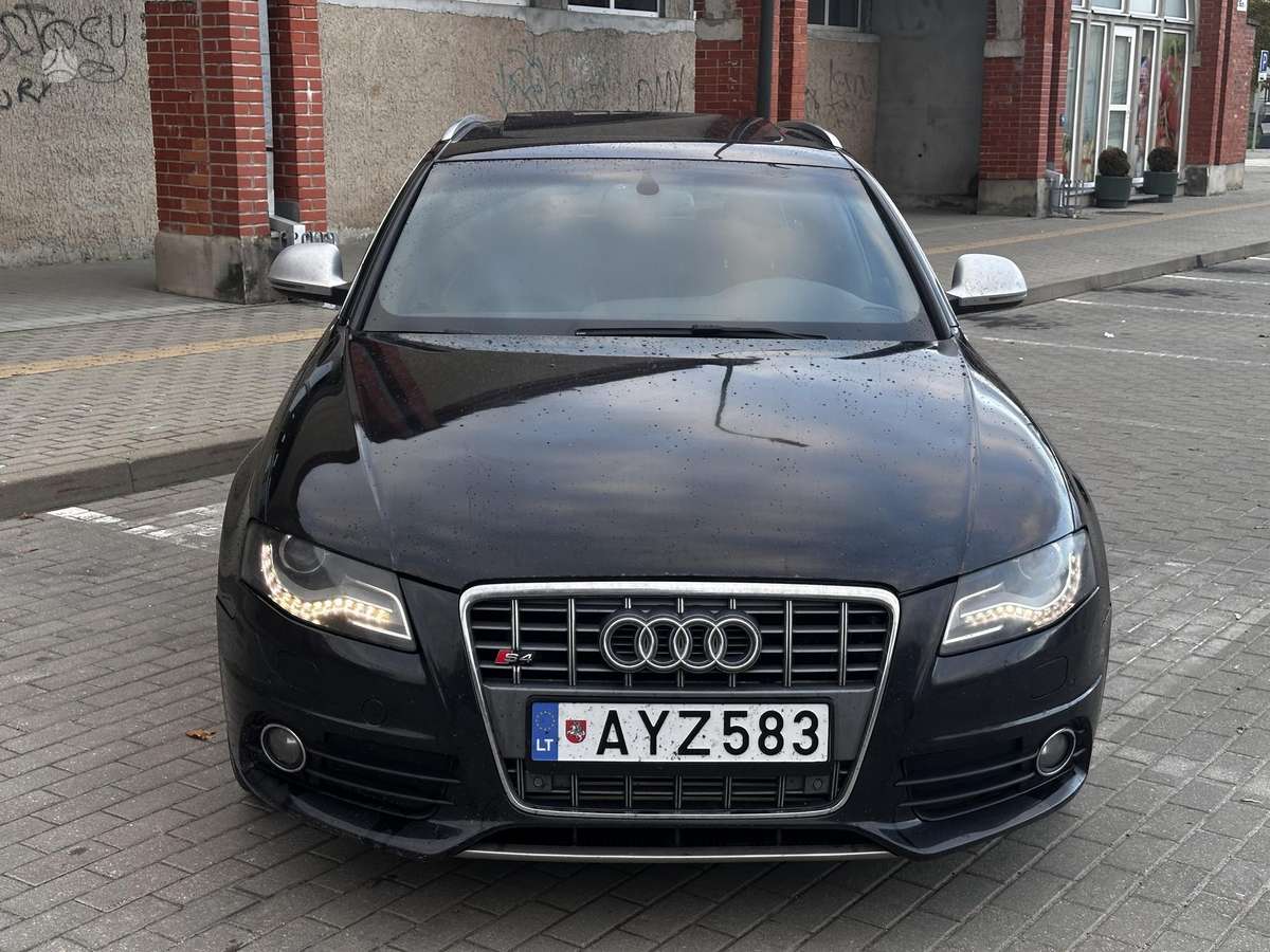 Audi A4 2008 — engine 3000 cm³, 239 HP (176kW)