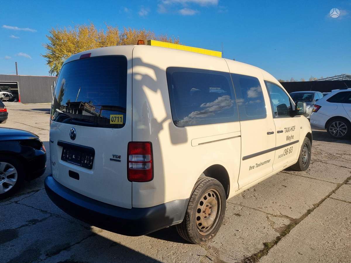 Volkswagen Caddy 2013 — rear view