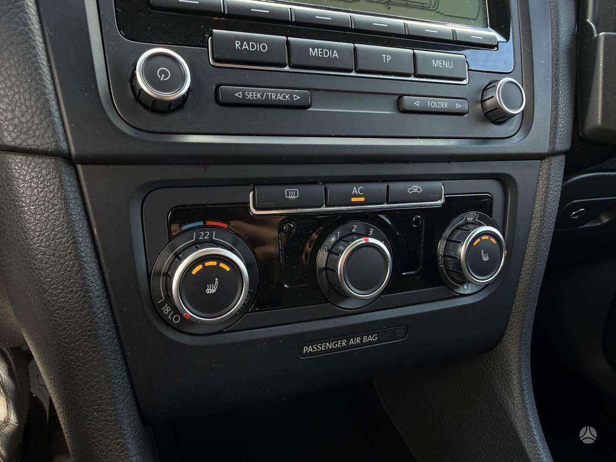 Volkswagen Golf 2010 — photo 12
