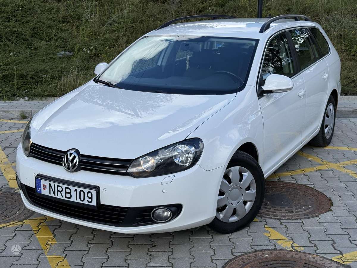 Volkswagen Golf 2010 — interior