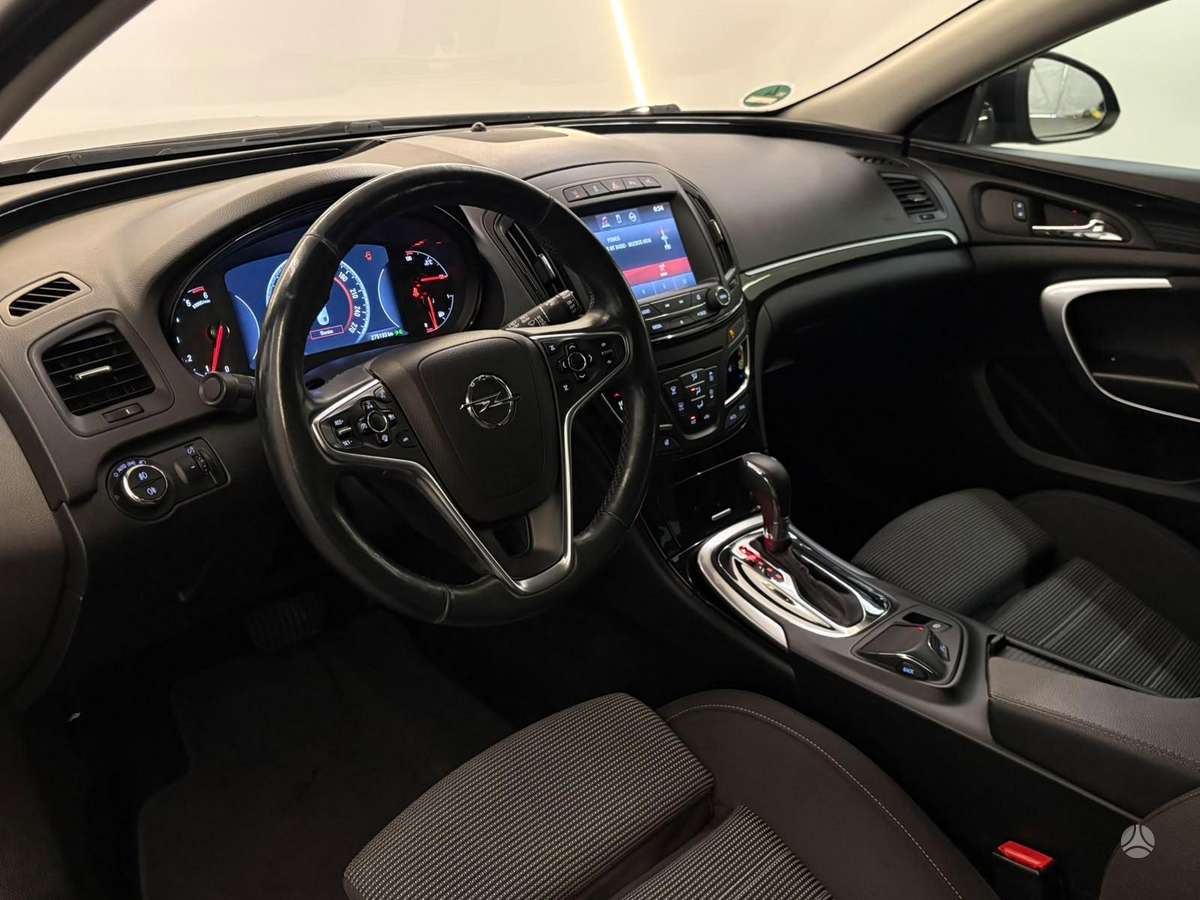 Opel Insignia 2014 — вигляд ззаду