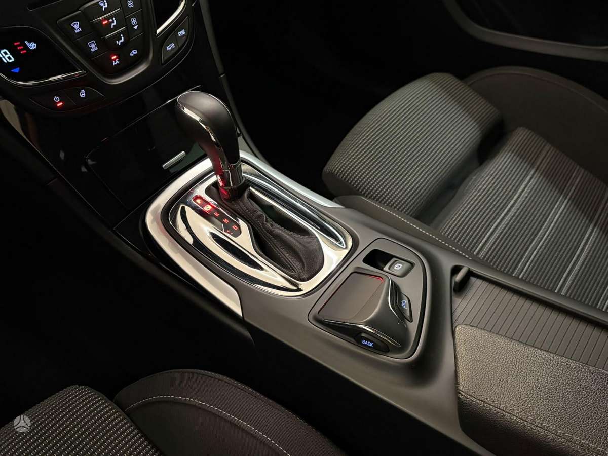 Opel Insignia 2014 — салон