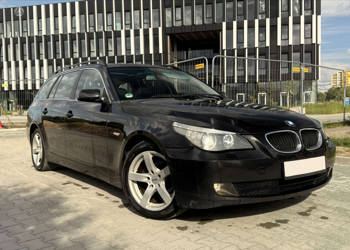 BMW 520 2006 — interior