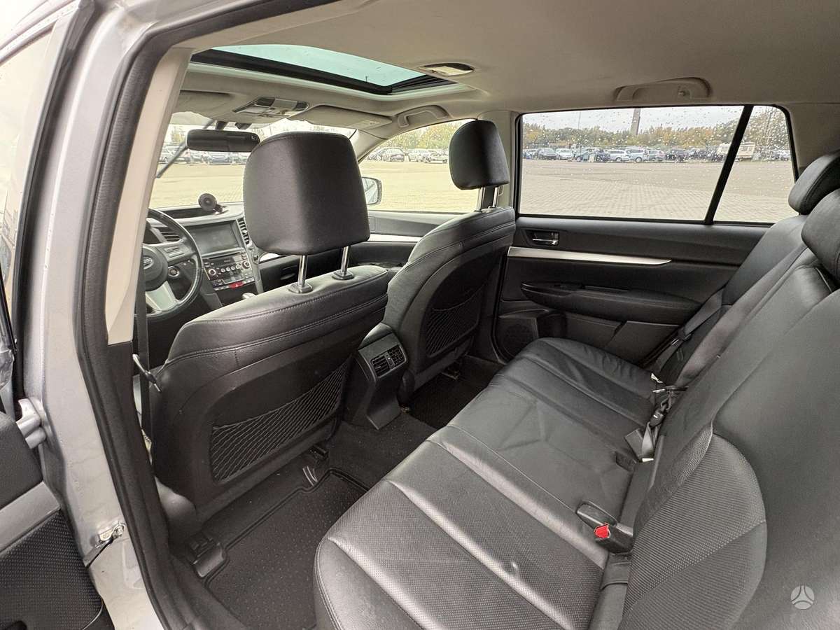 Subaru Outback 2012 — photo 12
