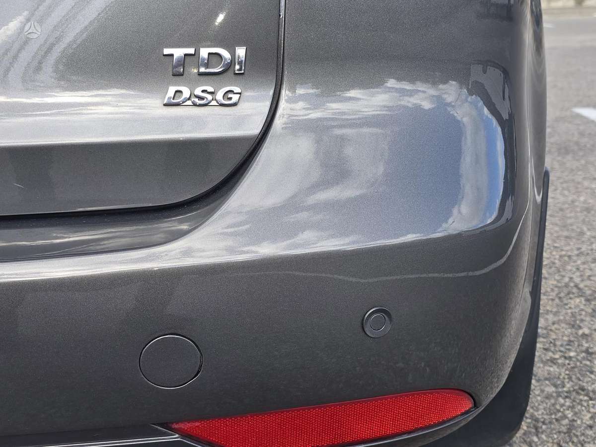 Volkswagen Touran 2012 — photo 11