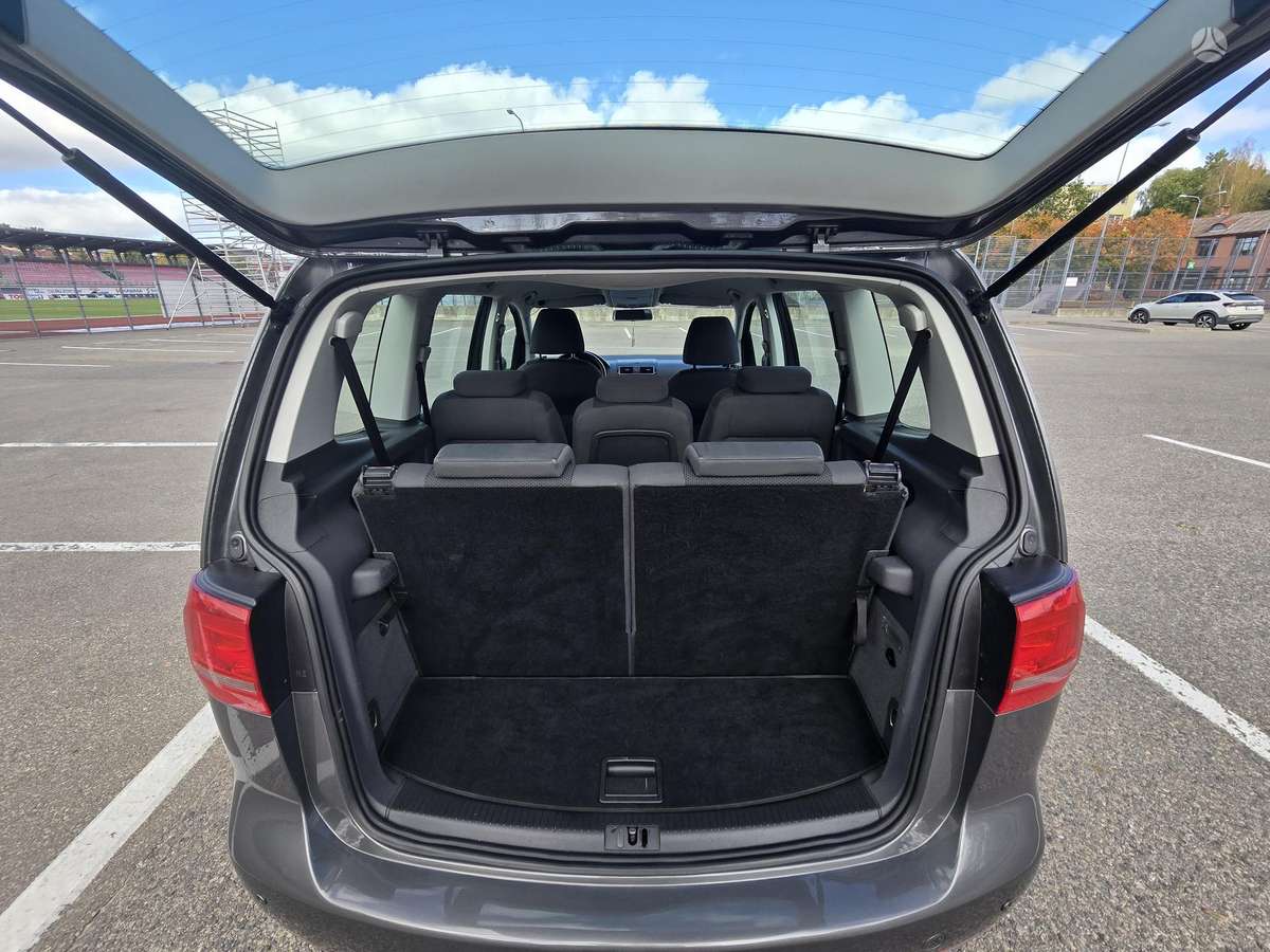 Volkswagen Touran 2012 — photo 12