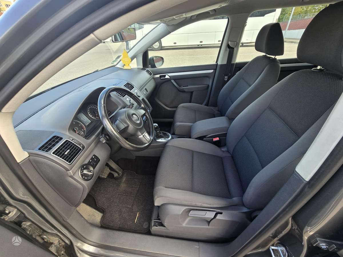 Volkswagen Touran 2012 — photo 13