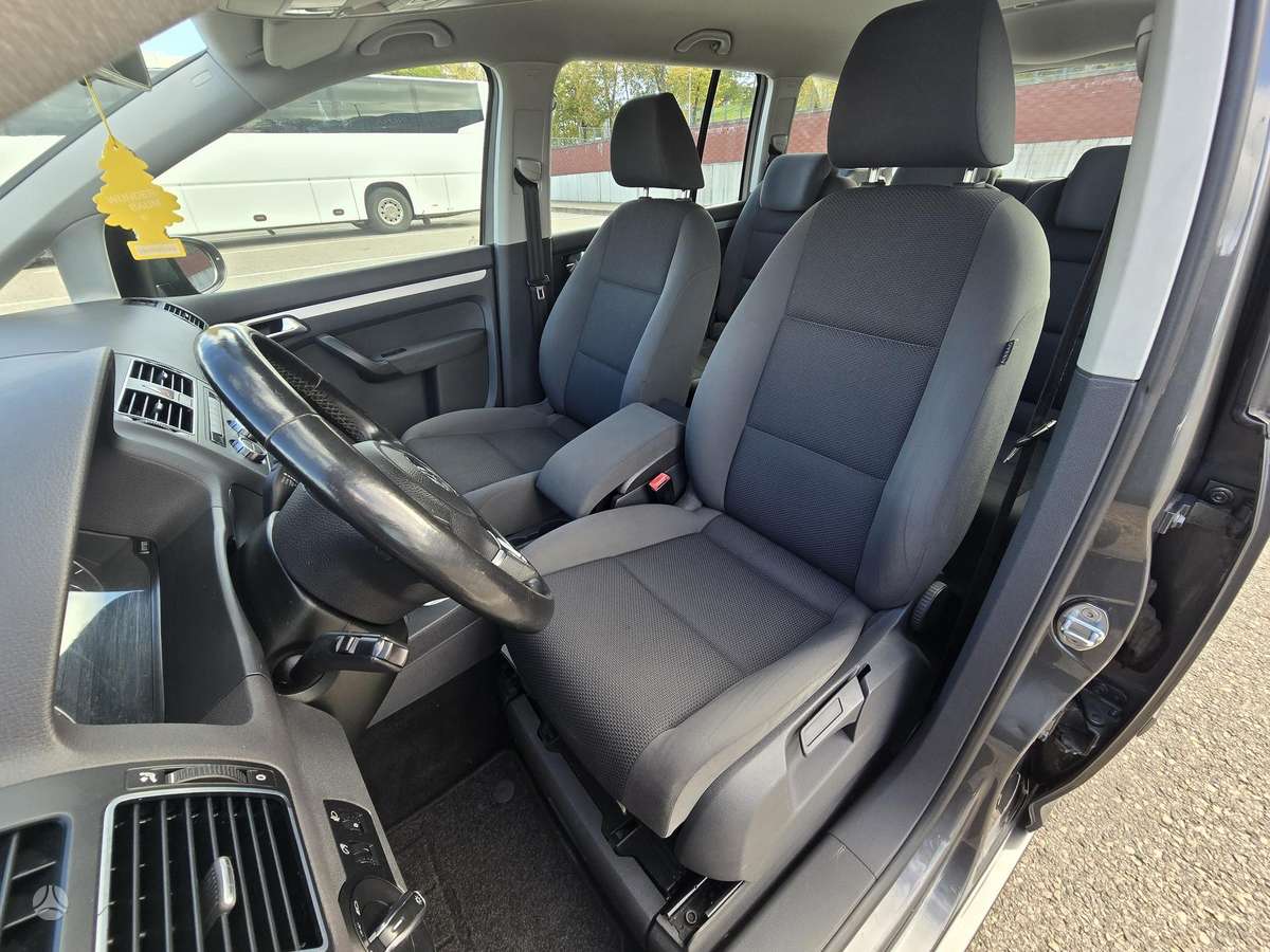 Volkswagen Touran 2012 — photo 15