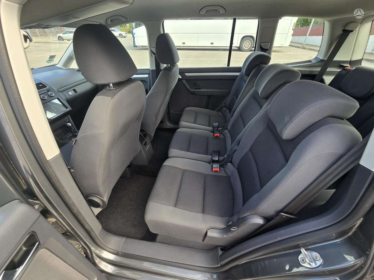 Volkswagen Touran 2012 — photo 16