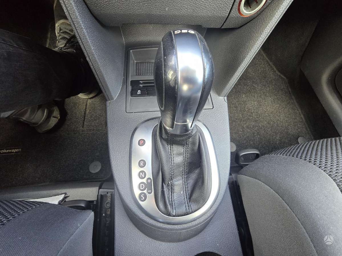 Volkswagen Touran 2012 — photo 17