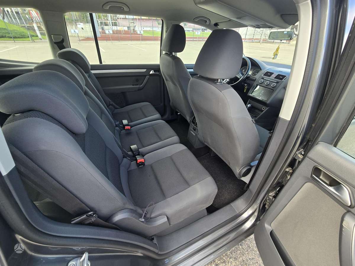 Volkswagen Touran 2012 — photo 19