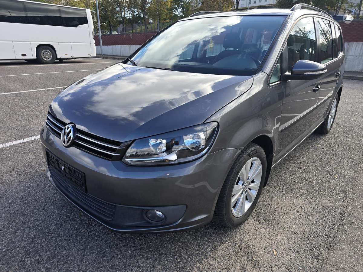 Volkswagen Touran 2012 — rear view