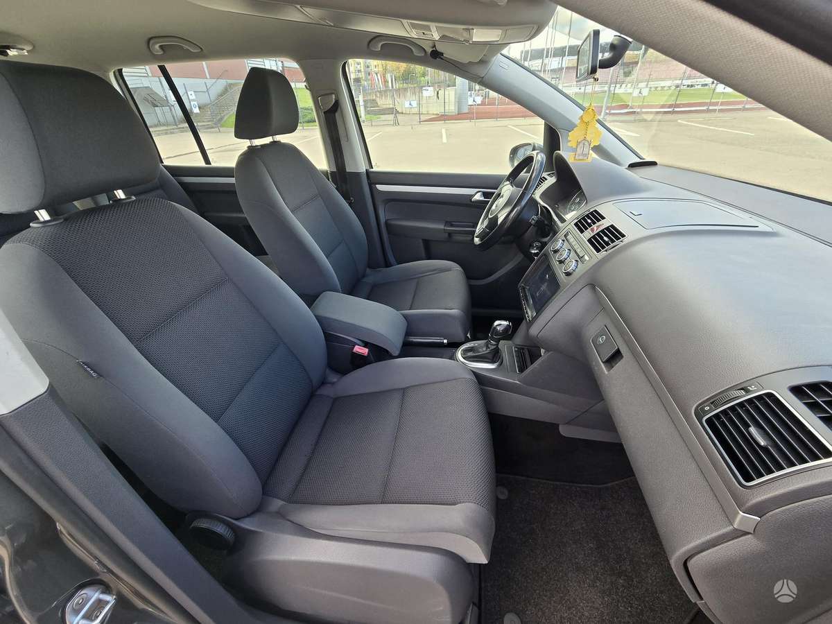 Volkswagen Touran 2012 — photo 20