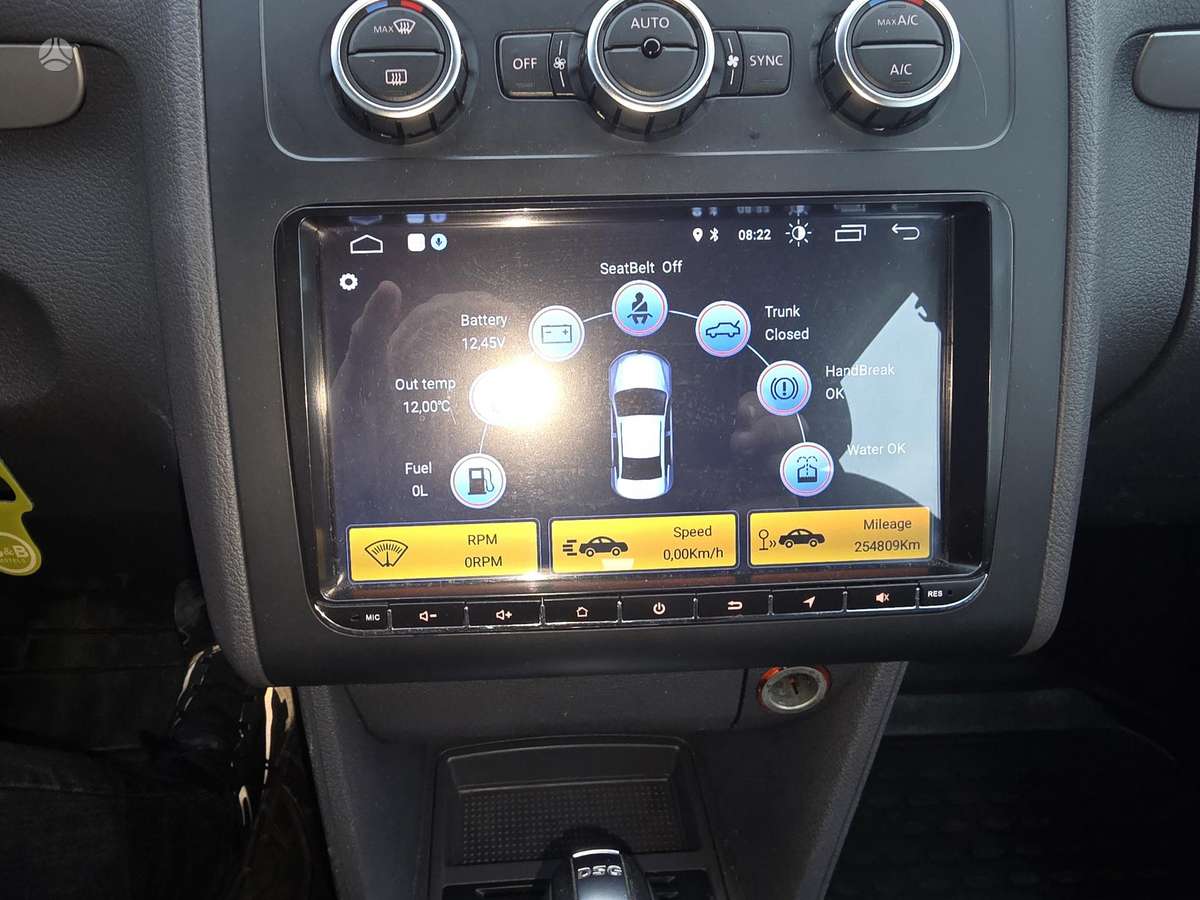 Volkswagen Touran 2012 — photo 21