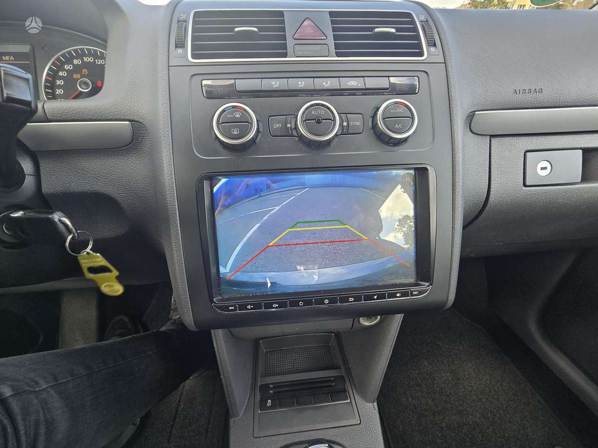 Volkswagen Touran 2012 — photo 22