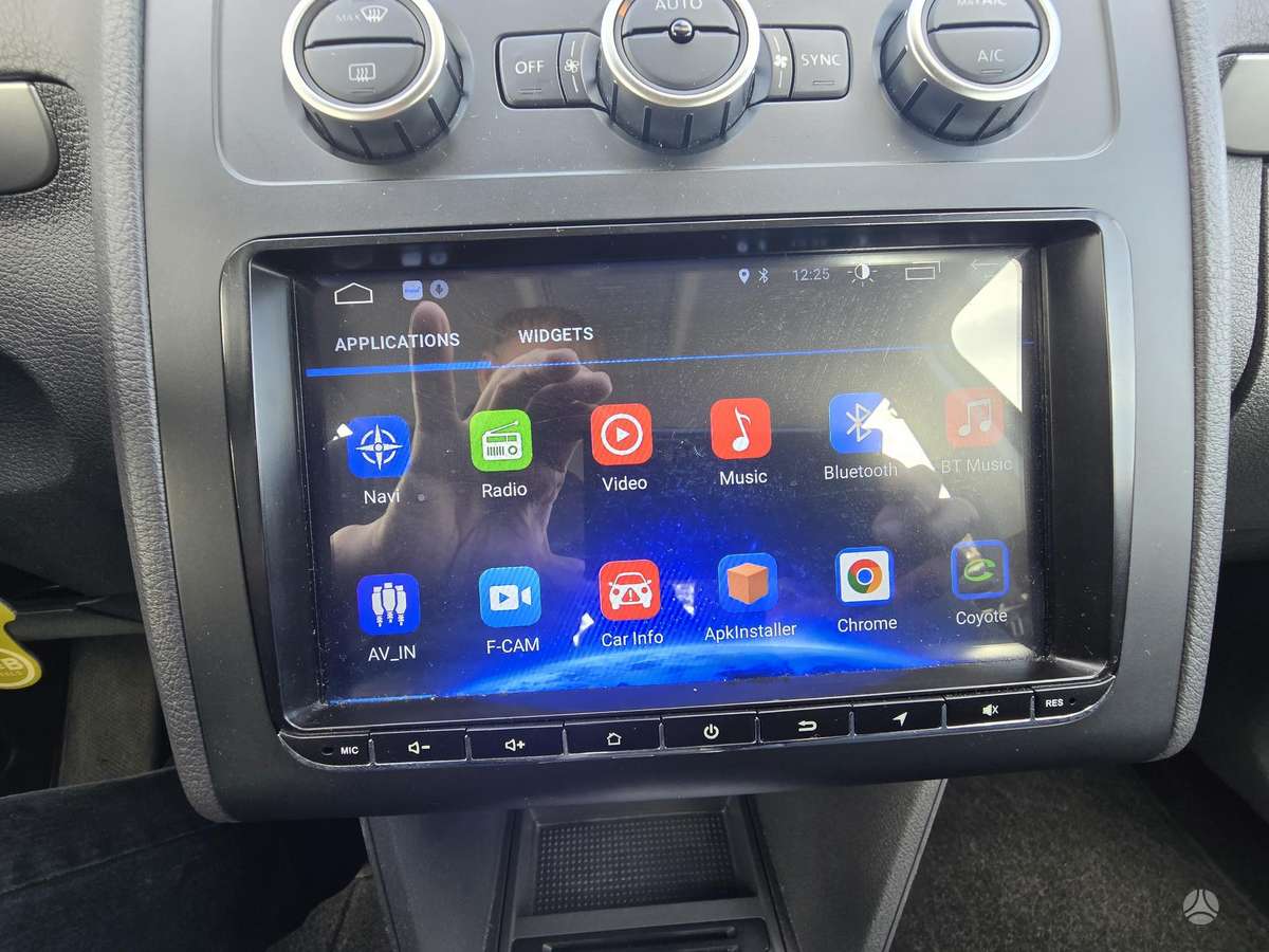 Volkswagen Touran 2012 — photo 23