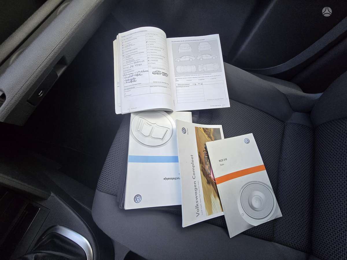 Volkswagen Touran 2012 — photo 27