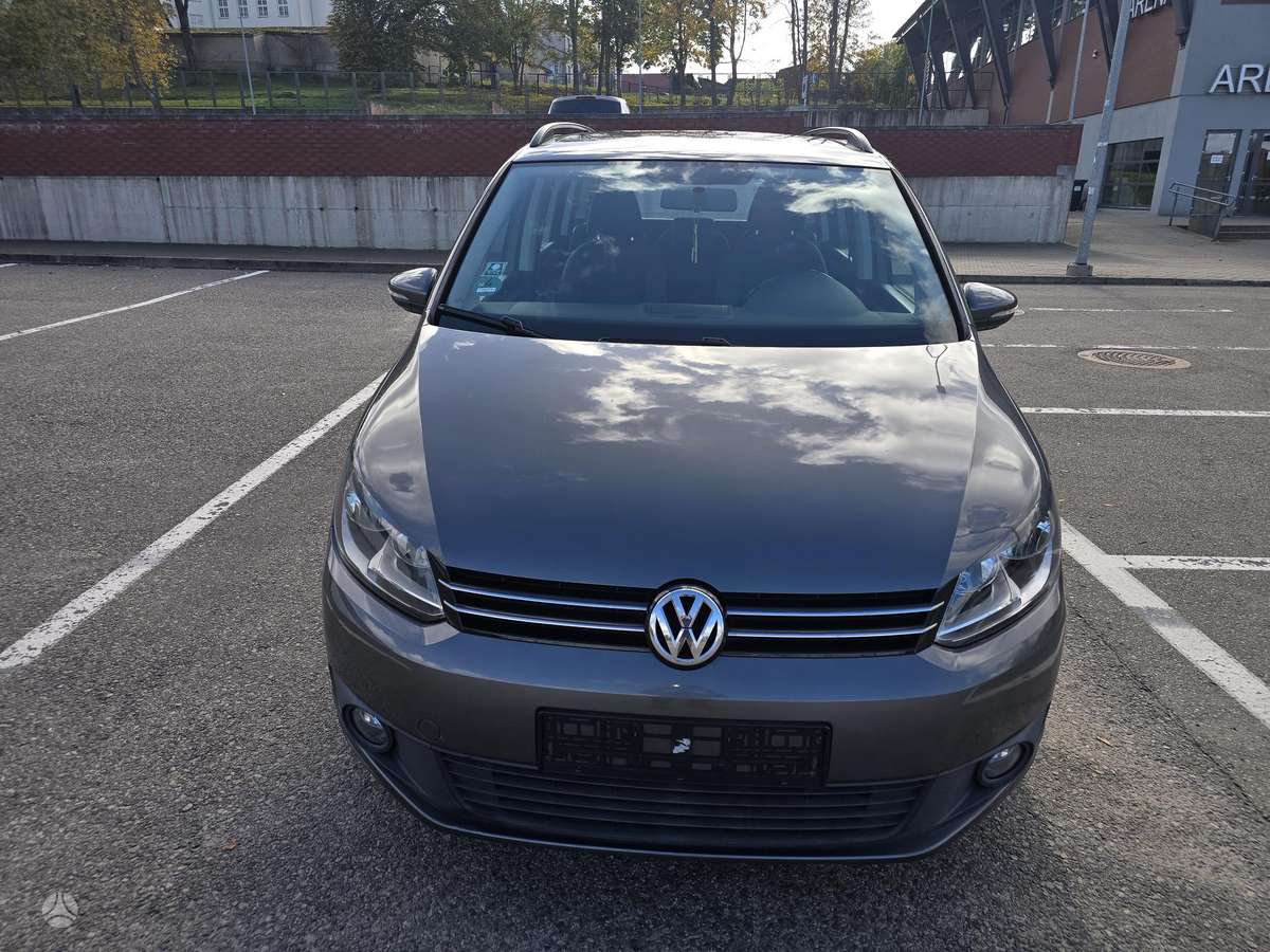 Volkswagen Touran 2012 — interior