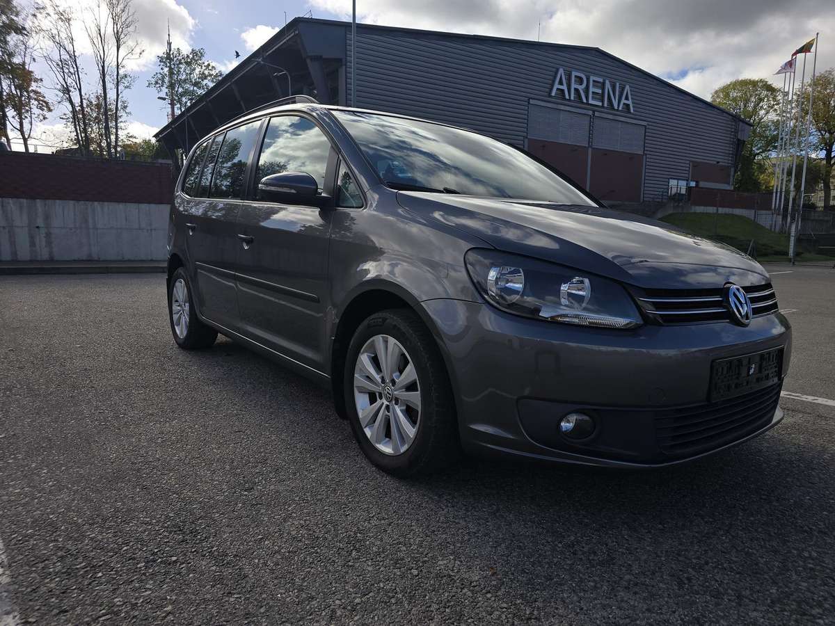 Volkswagen Touran 2012 — engine 1598 cm³, 105 HP (77kW)