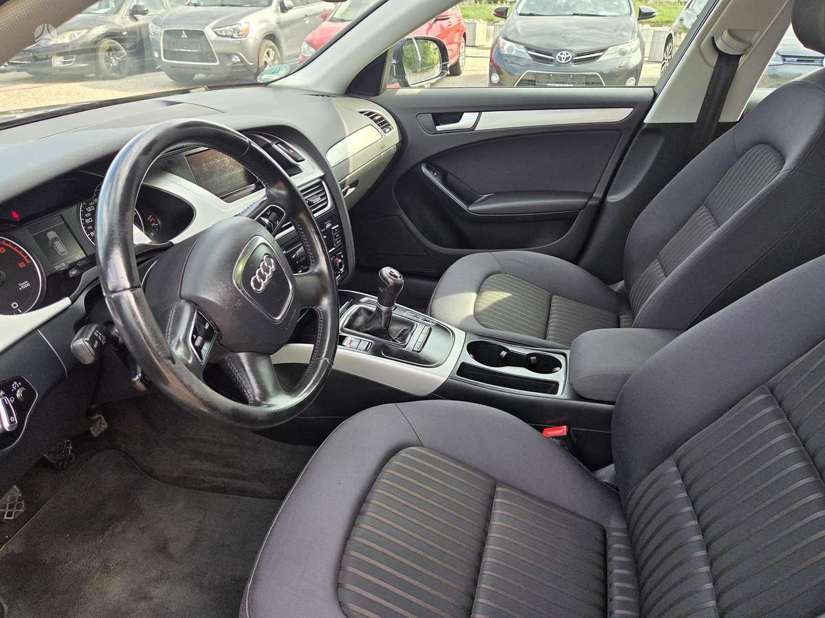 Audi A4 2010 — photo 10