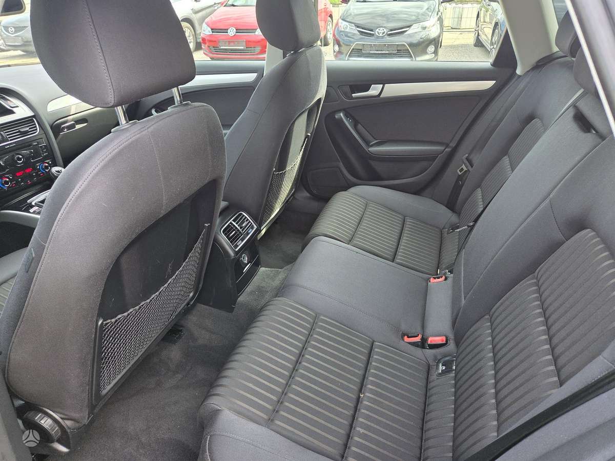 Audi A4 2010 — photo 11