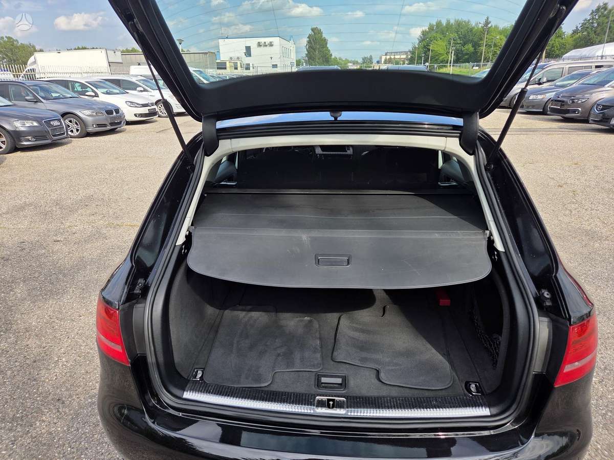 Audi A4 2010 — photo 12