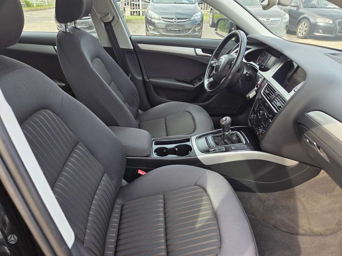 Audi A4 2010 — photo 14