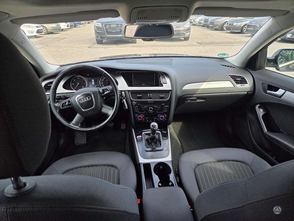 Audi A4 2010 — photo 15