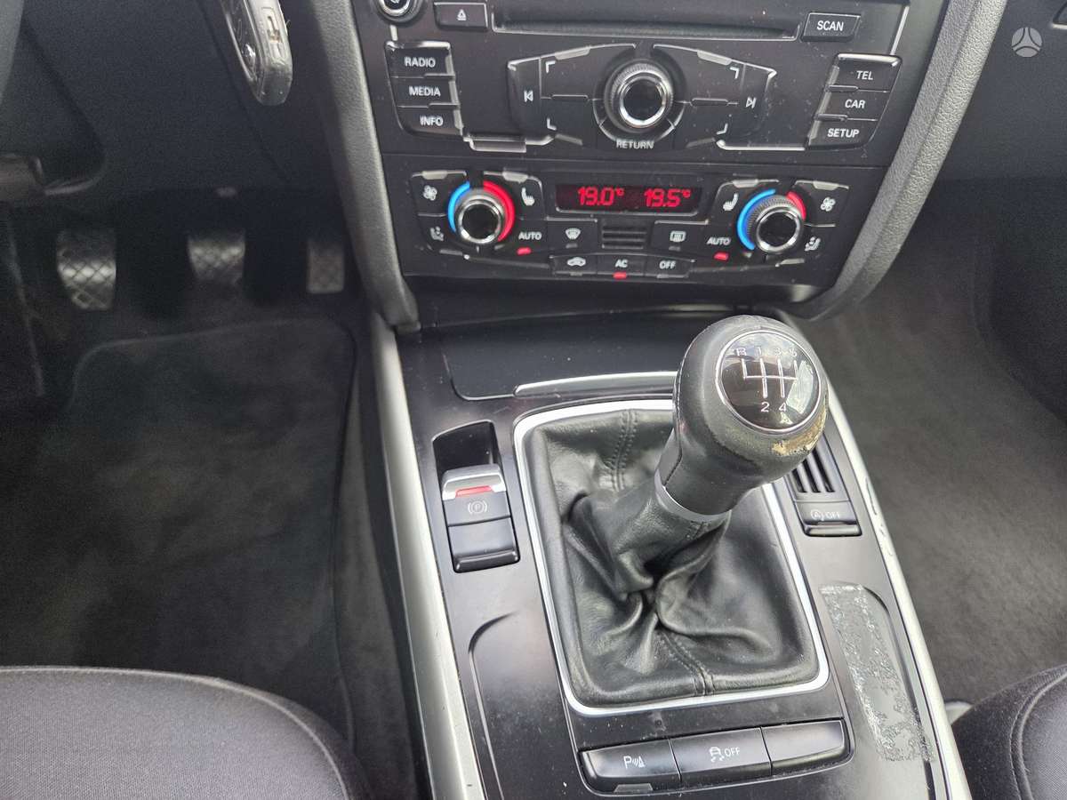 Audi A4 2010 — photo 21
